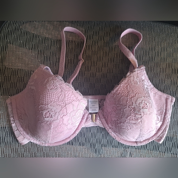 SIMPLY VERA - Vera Wang LILAC LACE T-Shirt BRA like new SIZE 36D front closure